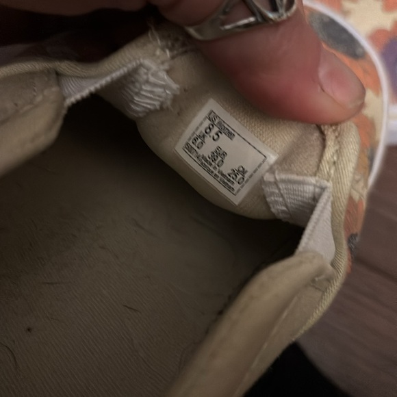 Vans - Picture 2 of 2